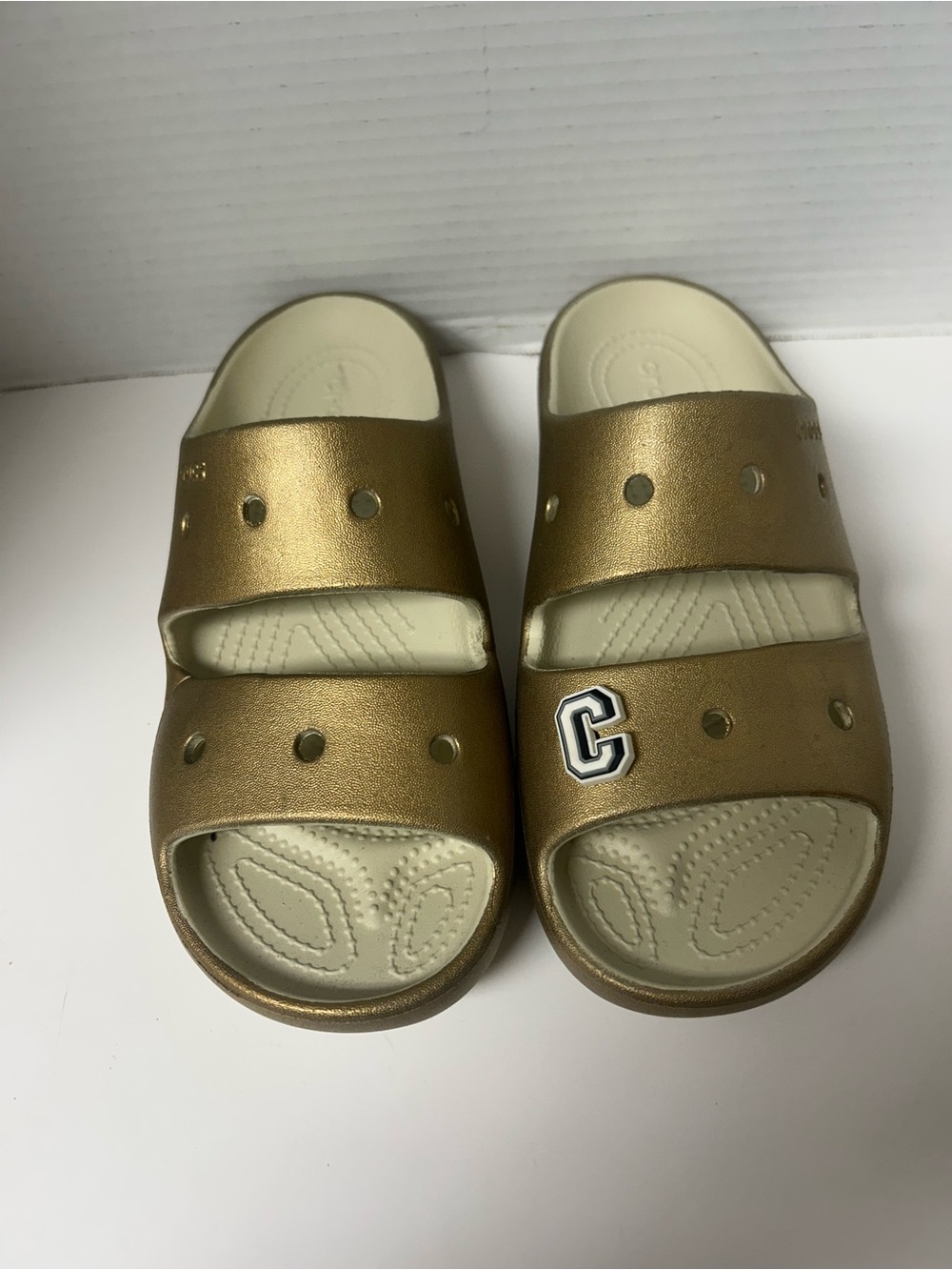 Crocs Classic Metallic Sandal V2 Gold Women’s Sz 8 Excellent Condition! Summer
